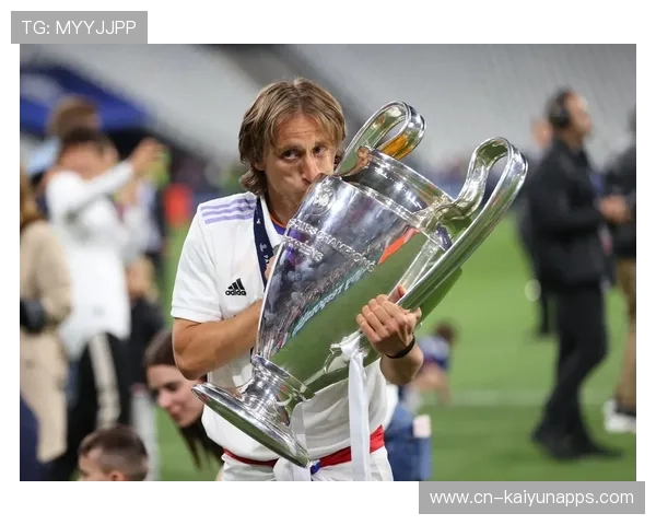 克罗地亚对英格兰：莫德里奇任意球开挂，凯恩补时抢断制胜